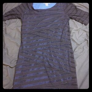 I’m selling two dresses fit like m